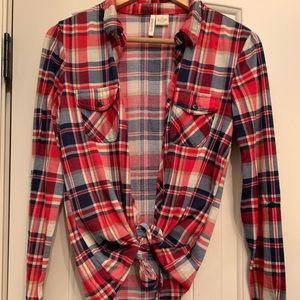 Super cute plaid button down